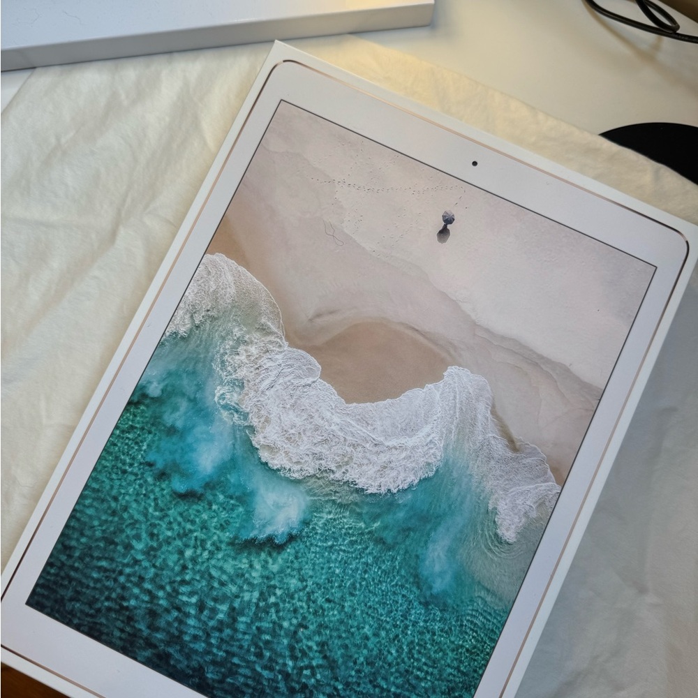 BRAND NEW Apple IPad Pro 2nd Gen (Open Box) - Picture 2 of 3